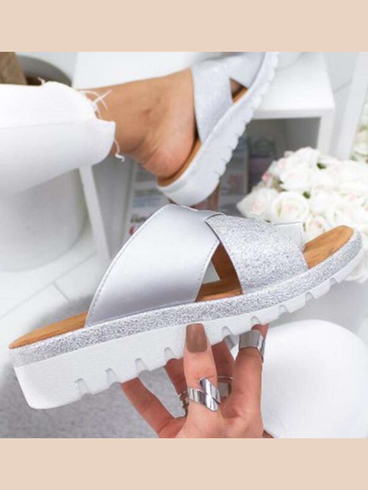 Contrasto Incrociato Cinghia laccio Slip on Cuneo diapositive
