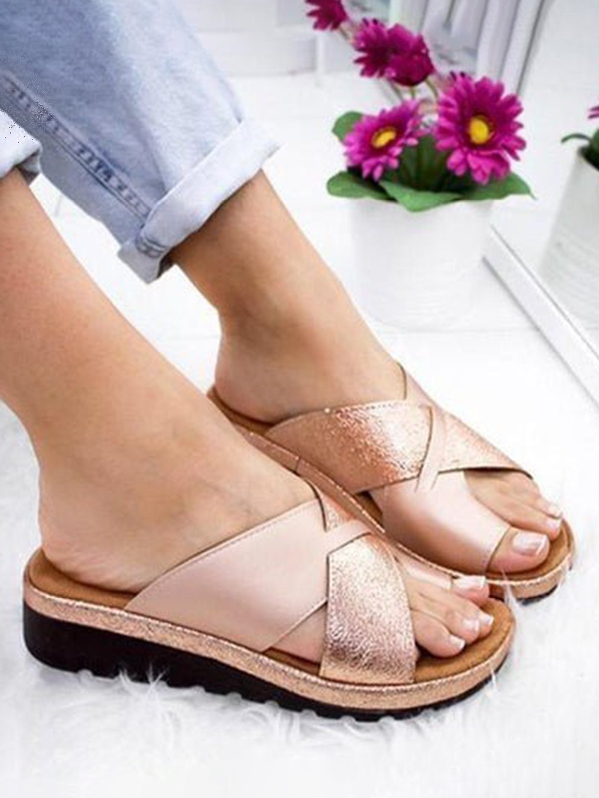 Contrasto Incrociato Cinghia laccio Slip on Cuneo diapositive